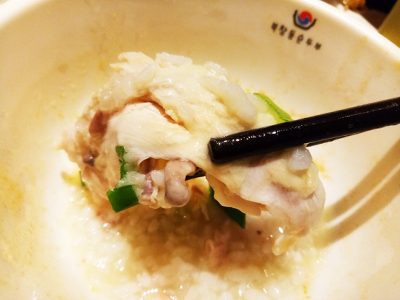 韓國經典小菜吃到飽 鮮嫩滑口人蔘砂鍋雞真是一絕啊！